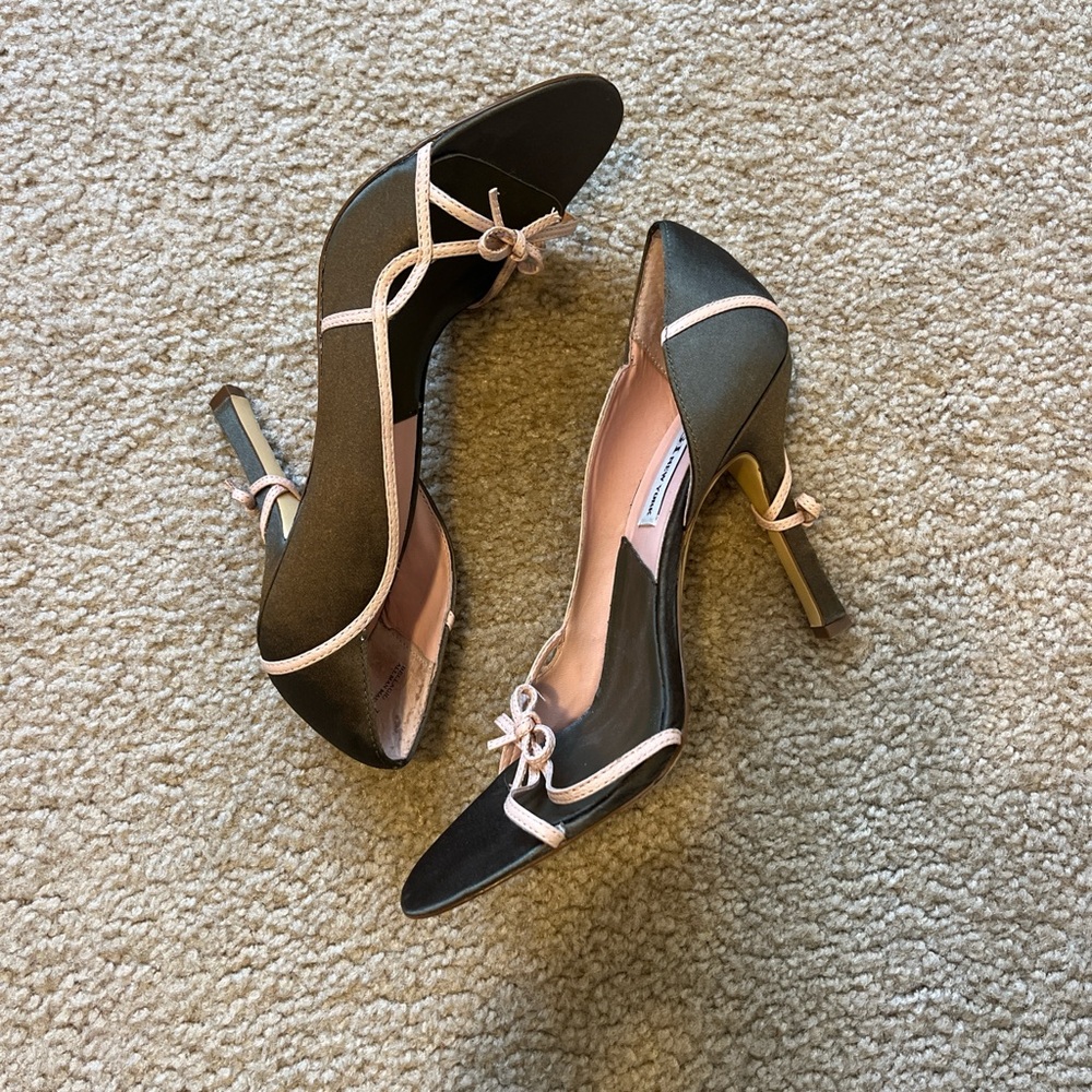 Bow tie heels
